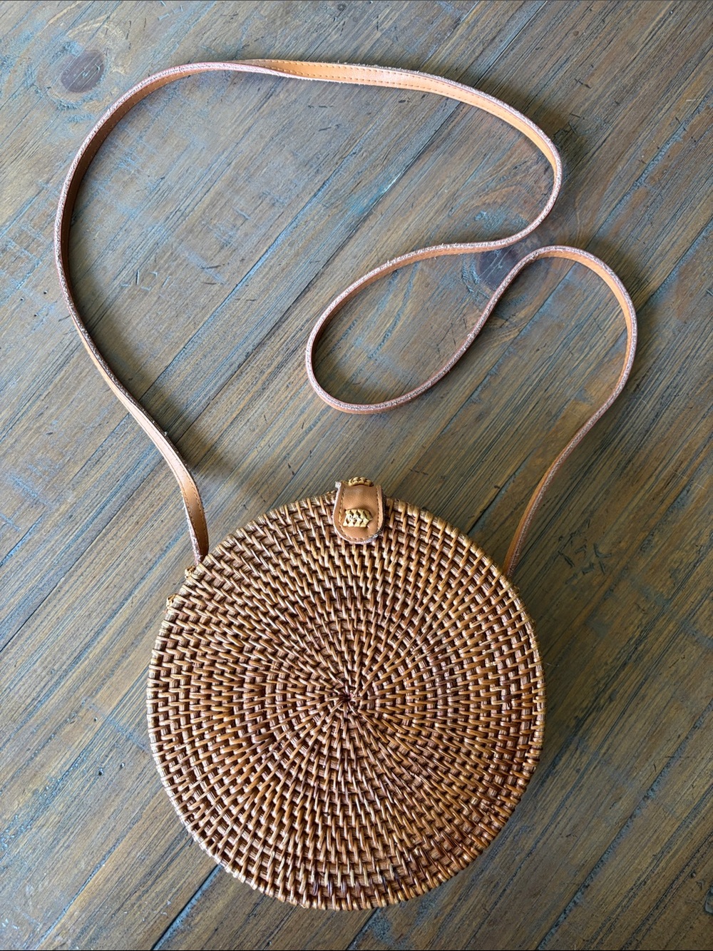 Urban Outfitters round rattan brown crossbody purse
